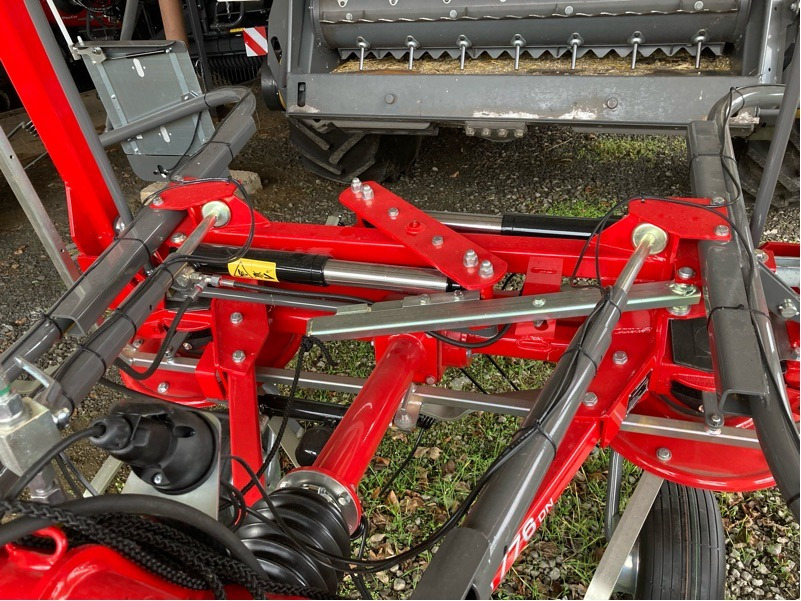 Massey Ferguson TD 776 DN - Dàn trải/ Cào: hình 3 Massey Ferguson TD 776 DN - Dàn trải/ Cào: hình 3