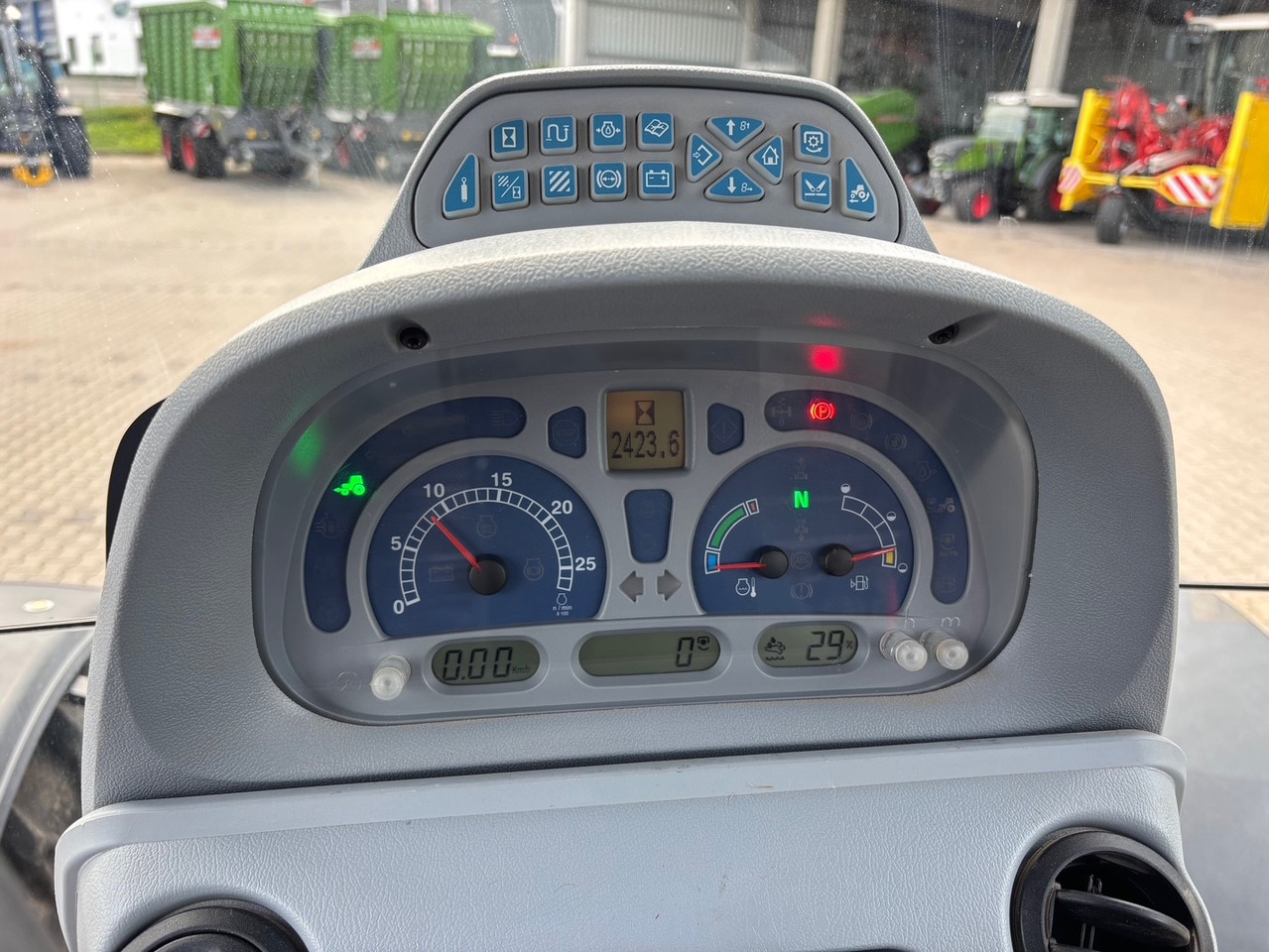 New Holland T6.140 Auto Command - Máy cày: hình 2 New Holland T6.140 Auto Command - Máy cày: hình 2