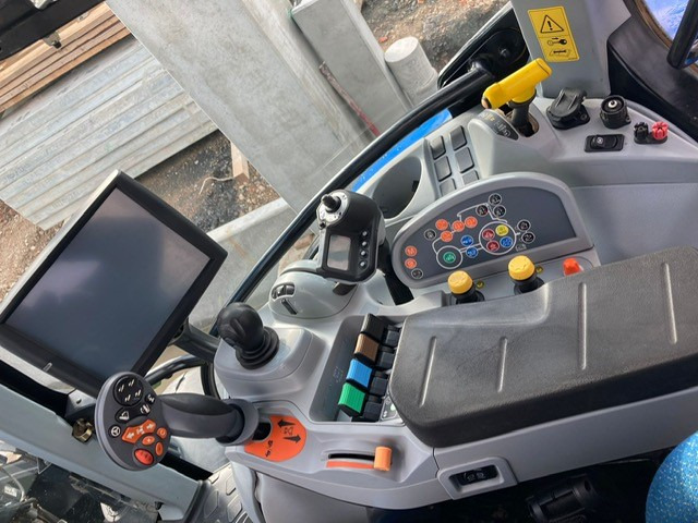 New Holland T7.200 Autocommand - Máy cày: hình 3 New Holland T7.200 Autocommand - Máy cày: hình 3