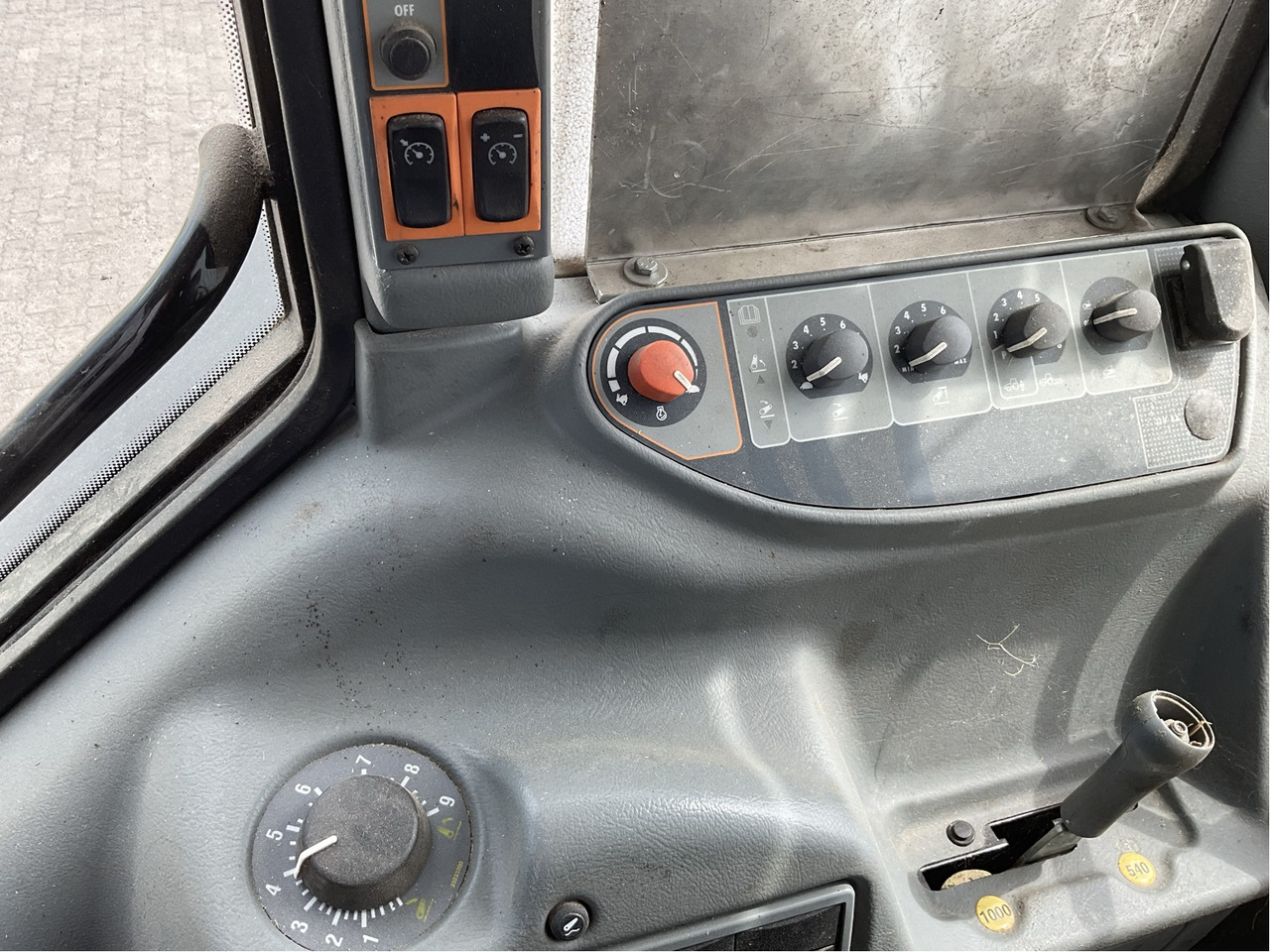 Valtra A 93 - Máy cày: hình 5 Valtra A 93 - Máy cày: hình 5