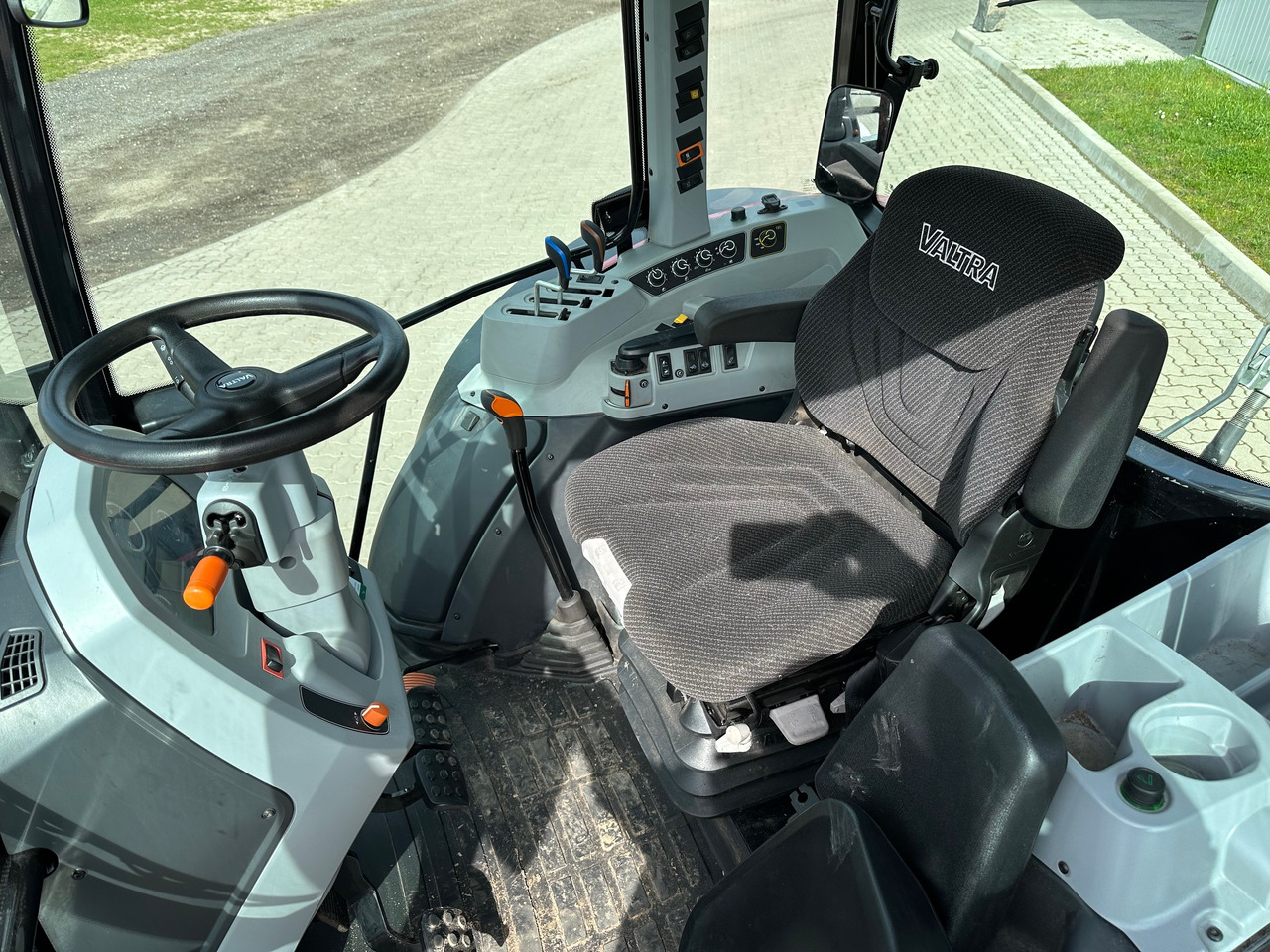 Valtra A105 MH - Máy cày: hình 4 Valtra A105 MH - Máy cày: hình 4