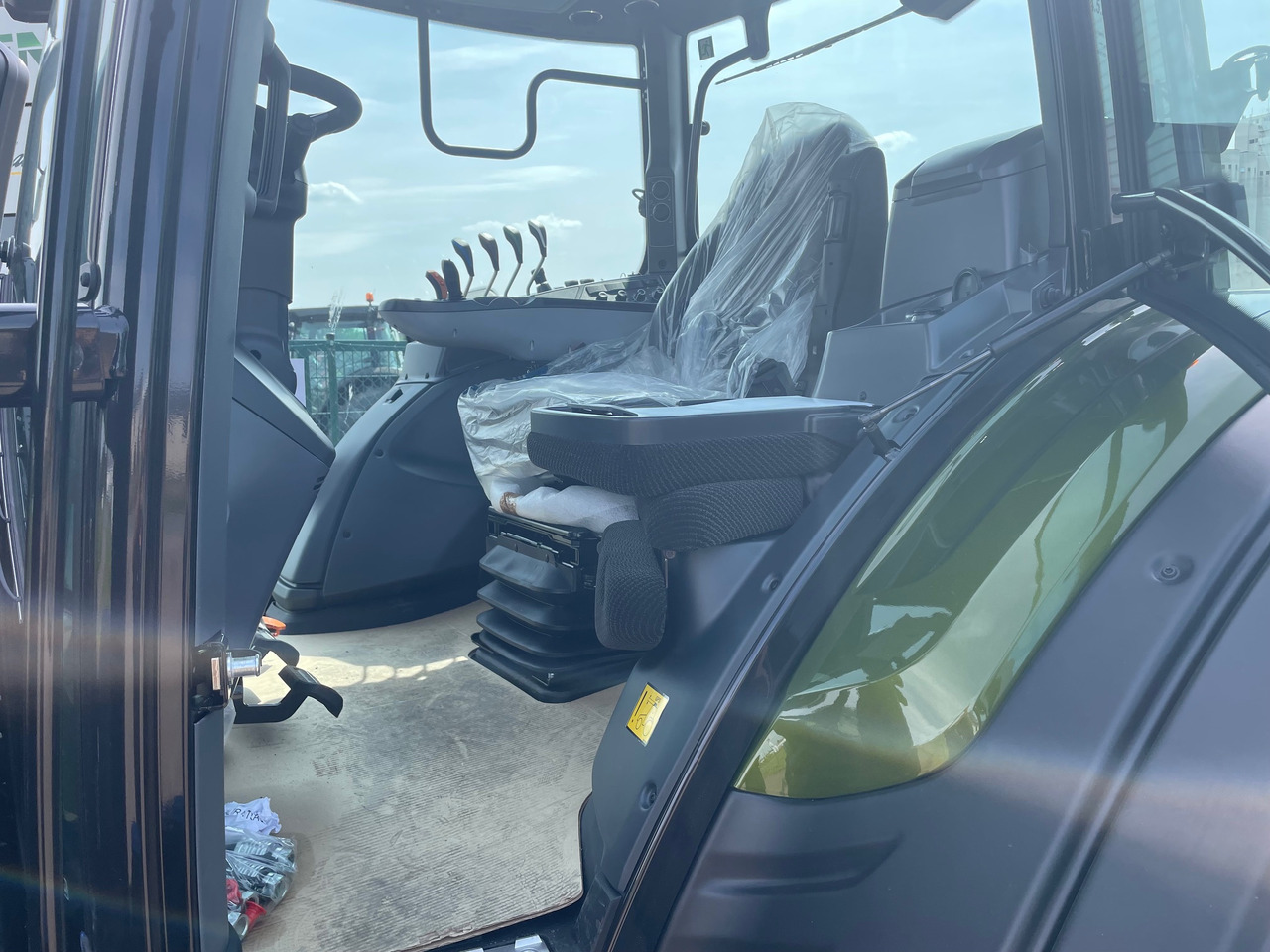 Valtra N155 EA 2B1 - Máy cày: hình 3 Valtra N155 EA 2B1 - Máy cày: hình 3