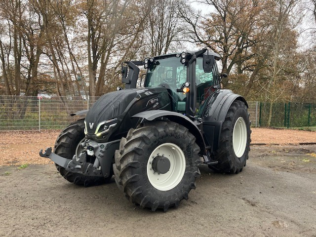 Valtra T235 V 2A1 - Máy cày: hình 1 Valtra T235 V 2A1 - Máy cày: hình 1