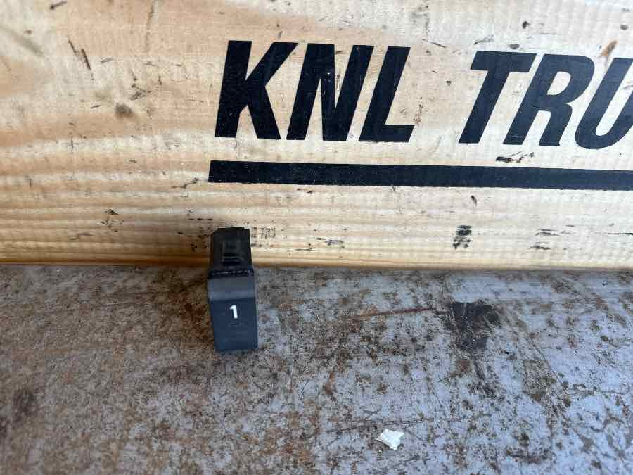 DAF SWITCH 2118185 - Linh kiện điện cho Xe tải: hình 1 DAF SWITCH 2118185 - Linh kiện điện cho Xe tải: hình 1