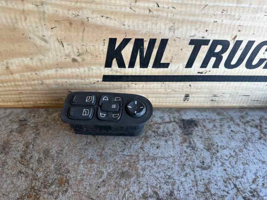 DAF SWITCH DOORMODUL 1895436 - Linh kiện điện cho Xe tải: hình 1 DAF SWITCH DOORMODUL 1895436 - Linh kiện điện cho Xe tải: hình 1