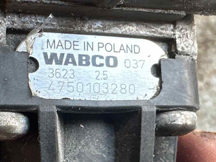 MAN 2,5 BAR VALVE 81.52101-6294 - Van phanh cho Xe tải: hình 3 MAN 2,5 BAR VALVE 81.52101-6294 - Van phanh cho Xe tải: hình 3