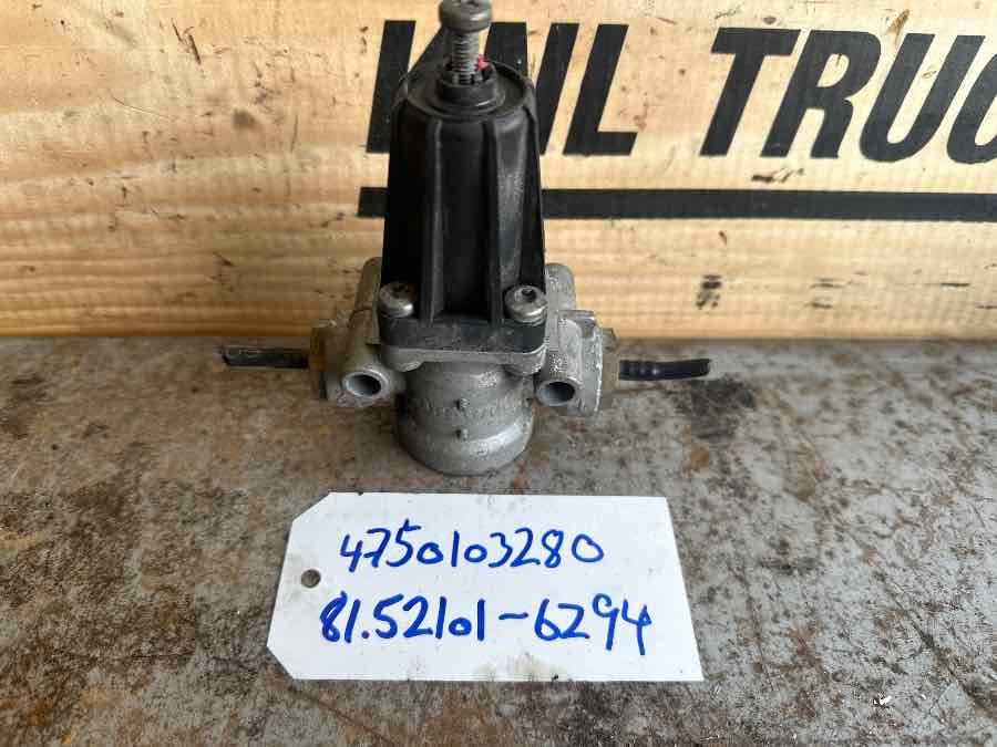 MAN 2,5 BAR VALVE 81.52101-6294 - Van phanh cho Xe tải: hình 4 MAN 2,5 BAR VALVE 81.52101-6294 - Van phanh cho Xe tải: hình 4