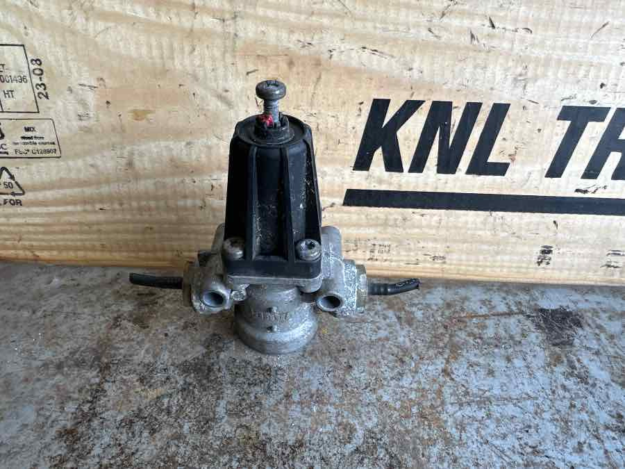 MAN 2,5 BAR VALVE 81.52101-6294 - Van phanh cho Xe tải: hình 1 MAN 2,5 BAR VALVE 81.52101-6294 - Van phanh cho Xe tải: hình 1