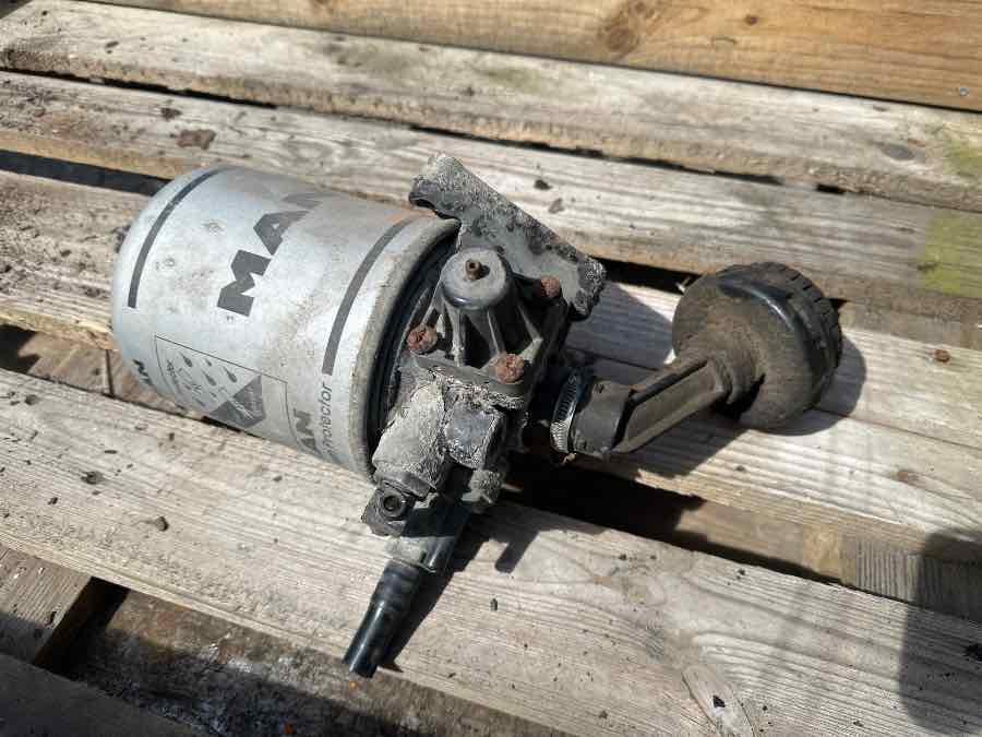 MAN AIR DRYER 81.52102-6209 - Van phanh cho Xe tải: hình 2 MAN AIR DRYER 81.52102-6209 - Van phanh cho Xe tải: hình 2