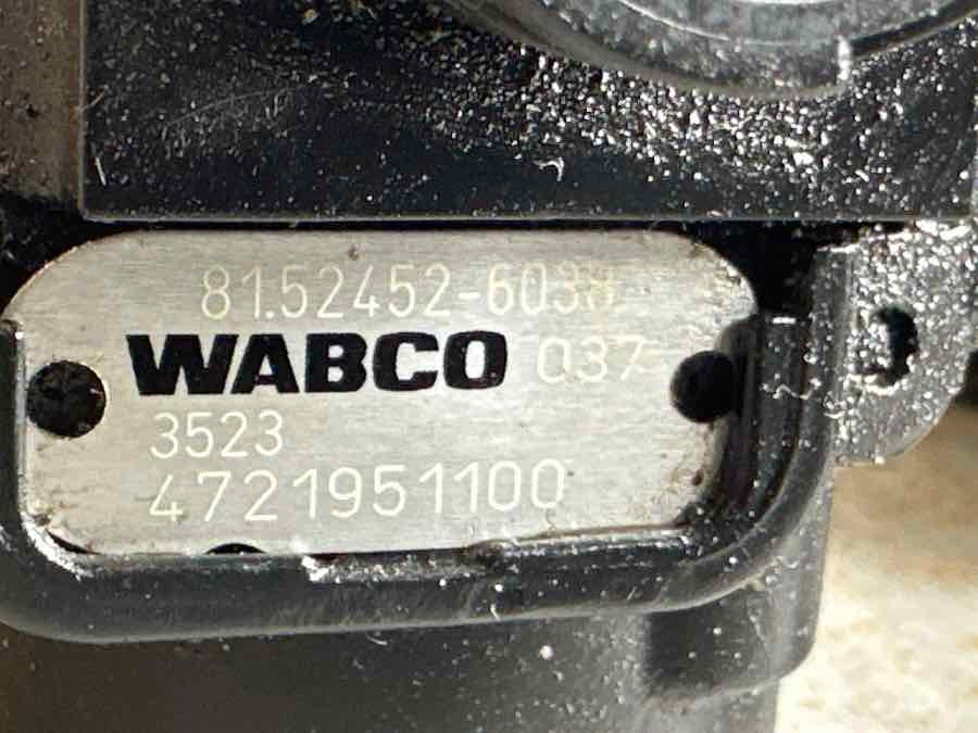 MAN AIR VALVE 81.52452-6038 - Van phanh cho Xe tải: hình 3 MAN AIR VALVE 81.52452-6038 - Van phanh cho Xe tải: hình 3