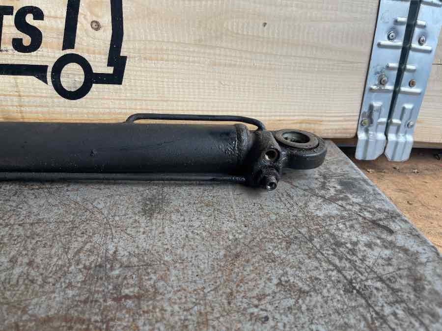 MAN CABINE TILT CYLINDER 81.41723-6137 - Cabin và nội thất cho Xe tải: hình 2 MAN CABINE TILT CYLINDER 81.41723-6137 - Cabin và nội thất cho Xe tải: hình 2