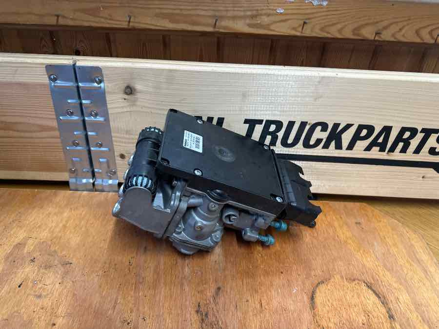 MAN FOOT BREAKE VALVE 81.52130-6311 - Van phanh cho Xe tải: hình 2 MAN FOOT BREAKE VALVE 81.52130-6311 - Van phanh cho Xe tải: hình 2