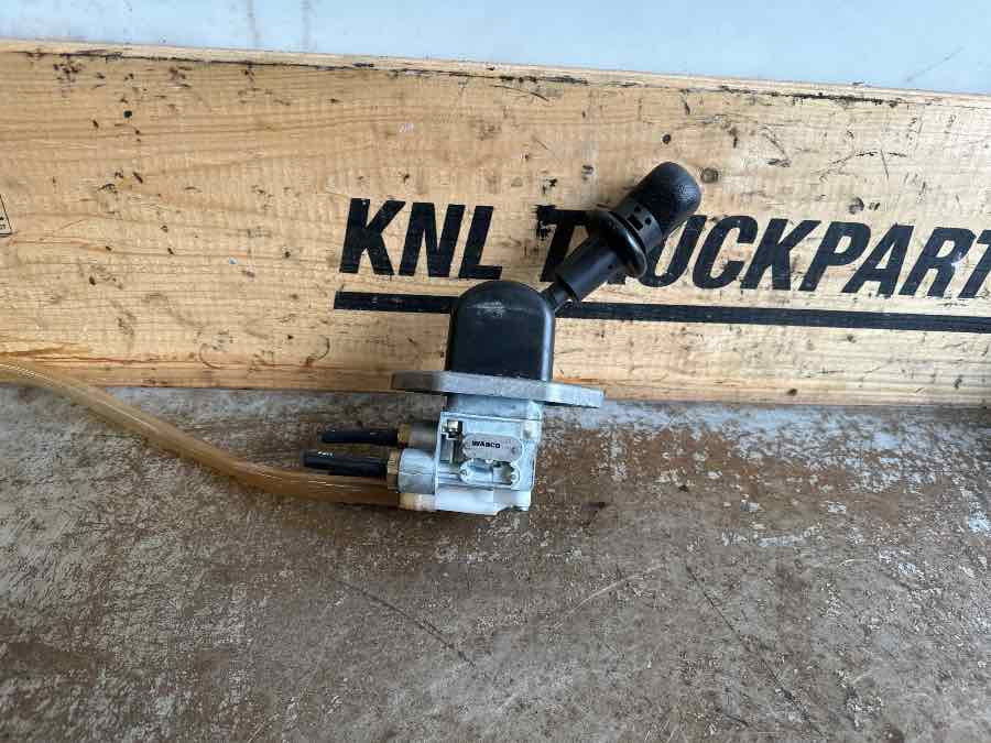 MAN HANDBRAKE 81.52315-6208 - Cabin và nội thất cho Xe tải: hình 2 MAN HANDBRAKE 81.52315-6208 - Cabin và nội thất cho Xe tải: hình 2