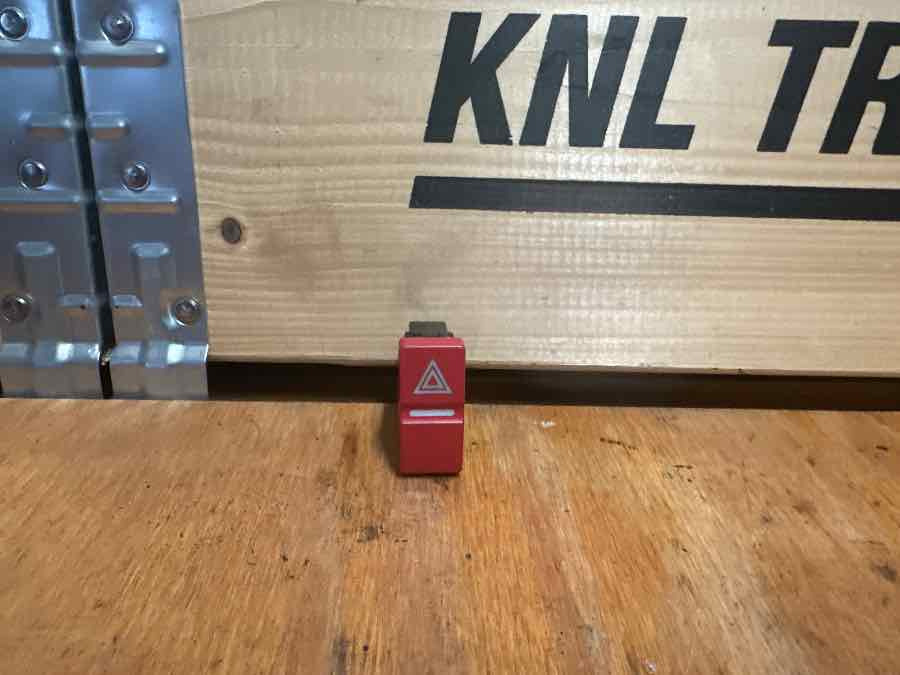 MAN SWITCH 81.25503-0356 - Cabin và nội thất cho Xe tải: hình 1 MAN SWITCH 81.25503-0356 - Cabin và nội thất cho Xe tải: hình 1