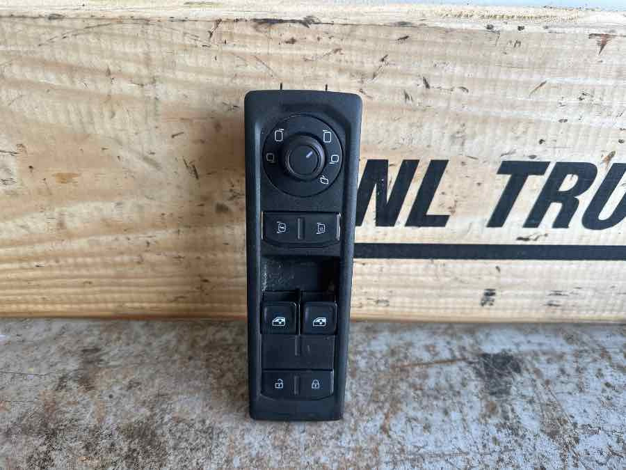 MAN SWITCH DOOR MODULE 81.25525-0304 - Cabin và nội thất cho Xe tải: hình 1 MAN SWITCH DOOR MODULE 81.25525-0304 - Cabin và nội thất cho Xe tải: hình 1