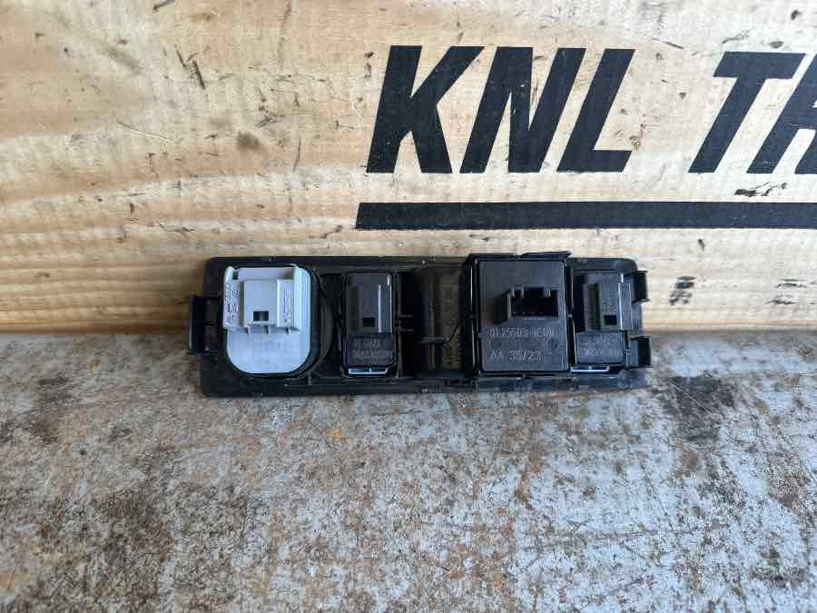 MAN SWITCH DOOR MODULE 81.25525-0304 - Cabin và nội thất cho Xe tải: hình 2 MAN SWITCH DOOR MODULE 81.25525-0304 - Cabin và nội thất cho Xe tải: hình 2