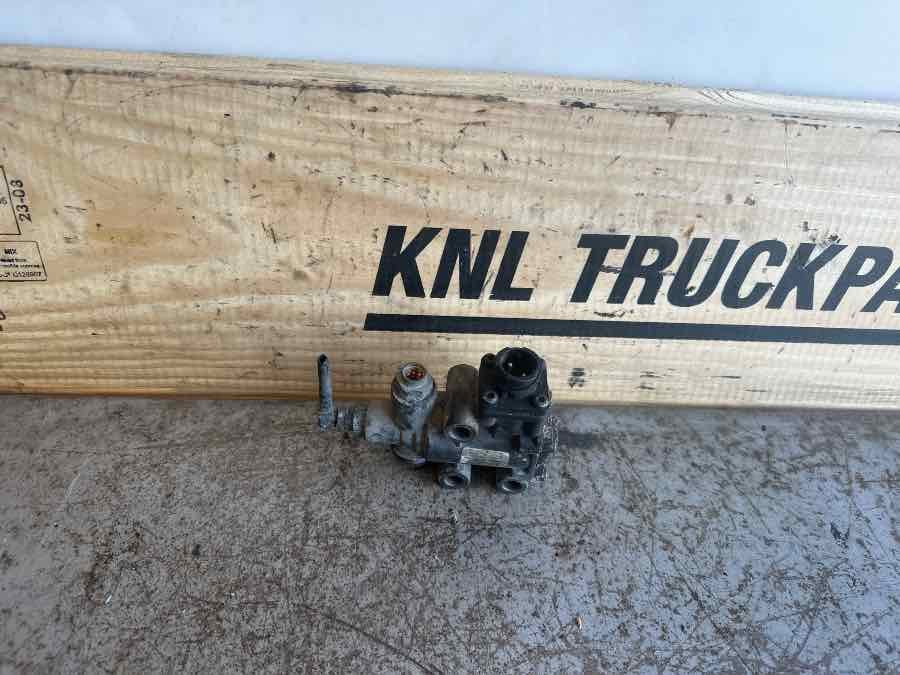 MAN VALVE 51.25902-0084 - Van phanh cho Xe tải: hình 1 MAN VALVE 51.25902-0084 - Van phanh cho Xe tải: hình 1