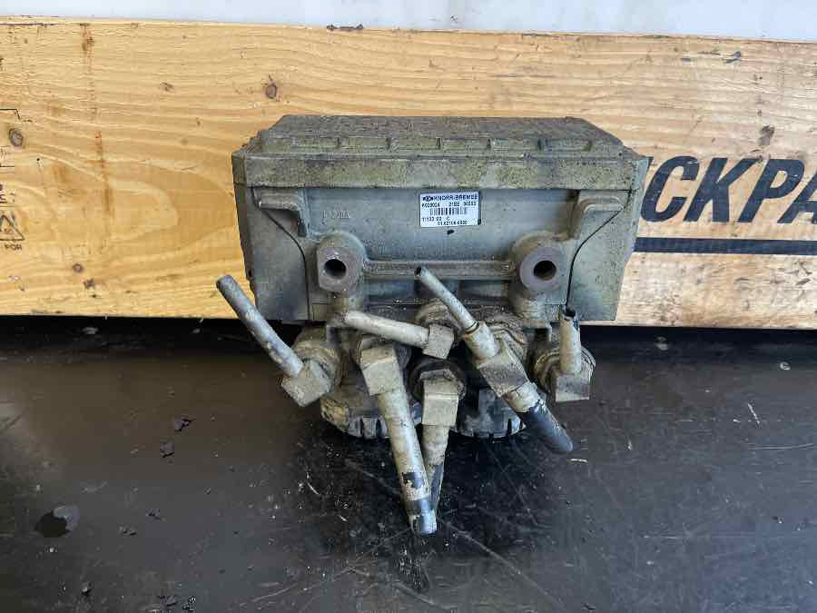 MAN VALVE 81.52106-6050 - Van phanh cho Xe tải: hình 2 MAN VALVE 81.52106-6050 - Van phanh cho Xe tải: hình 2