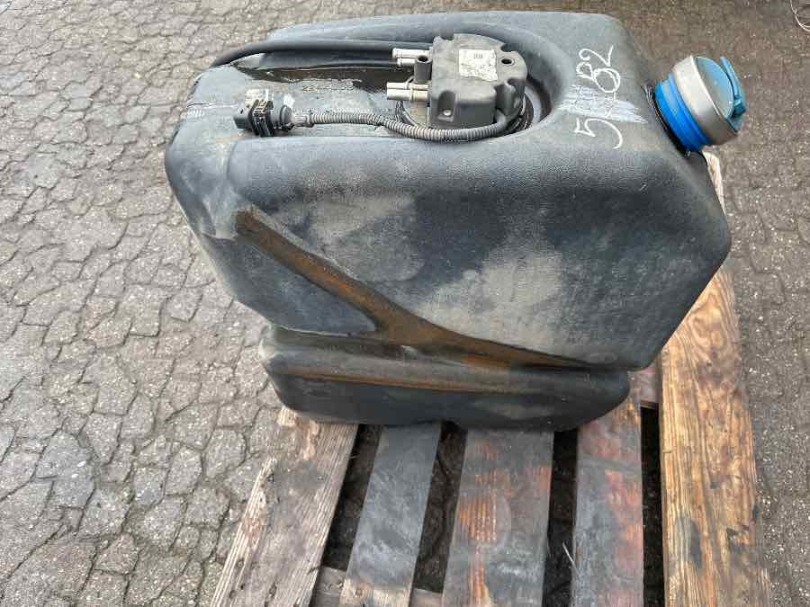 SCANIA ADBLUE TANK 2244863 - Hệ thống nhiên liệu cho Xe tải: hình 1 SCANIA ADBLUE TANK 2244863 - Hệ thống nhiên liệu cho Xe tải: hình 1