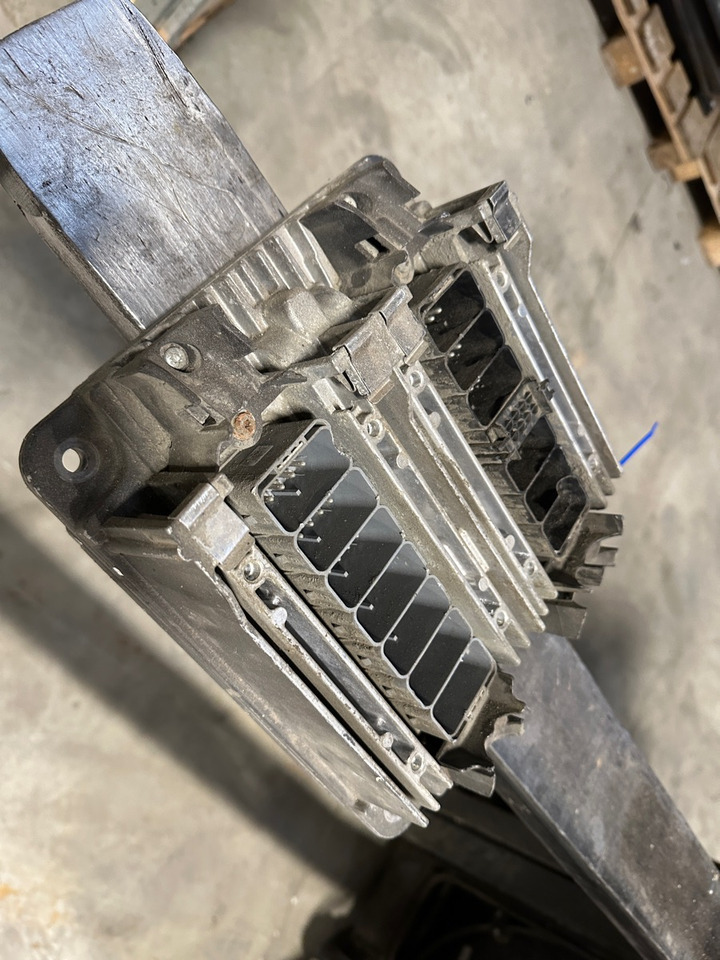 SCANIA ECU EMS 2420231 - Linh kiện điện cho Xe tải: hình 1 SCANIA ECU EMS 2420231 - Linh kiện điện cho Xe tải: hình 1