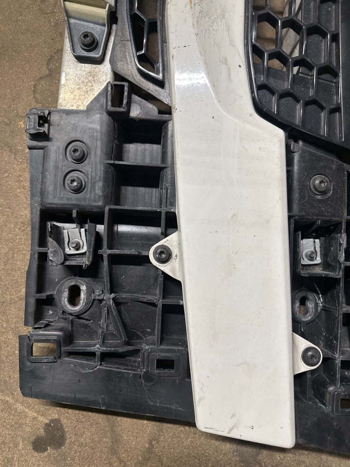 SCANIA NGR GRILL LOWER - Thân xe và ngoại thất cho Xe tải: hình 2 SCANIA NGR GRILL LOWER - Thân xe và ngoại thất cho Xe tải: hình 2