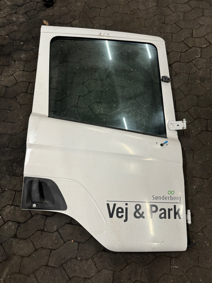 SCANIA P SERIE RIGHT DOOR 1384420 - Cabin và nội thất cho Xe tải: hình 1 SCANIA P SERIE RIGHT DOOR 1384420 - Cabin và nội thất cho Xe tải: hình 1
