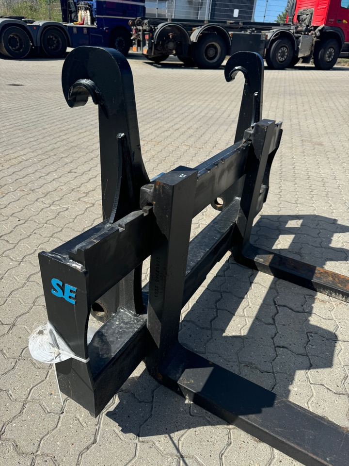 TEREX 980 4X4 // BURNED - Máy xúc trước múc sau: hình 4 TEREX 980 4X4 // BURNED - Máy xúc trước múc sau: hình 4