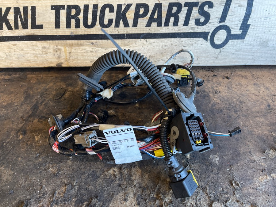 VOLVO CABELS 22935545 - Cáp/ Dây nịt cho Xe tải: hình 1 VOLVO CABELS 22935545 - Cáp/ Dây nịt cho Xe tải: hình 1