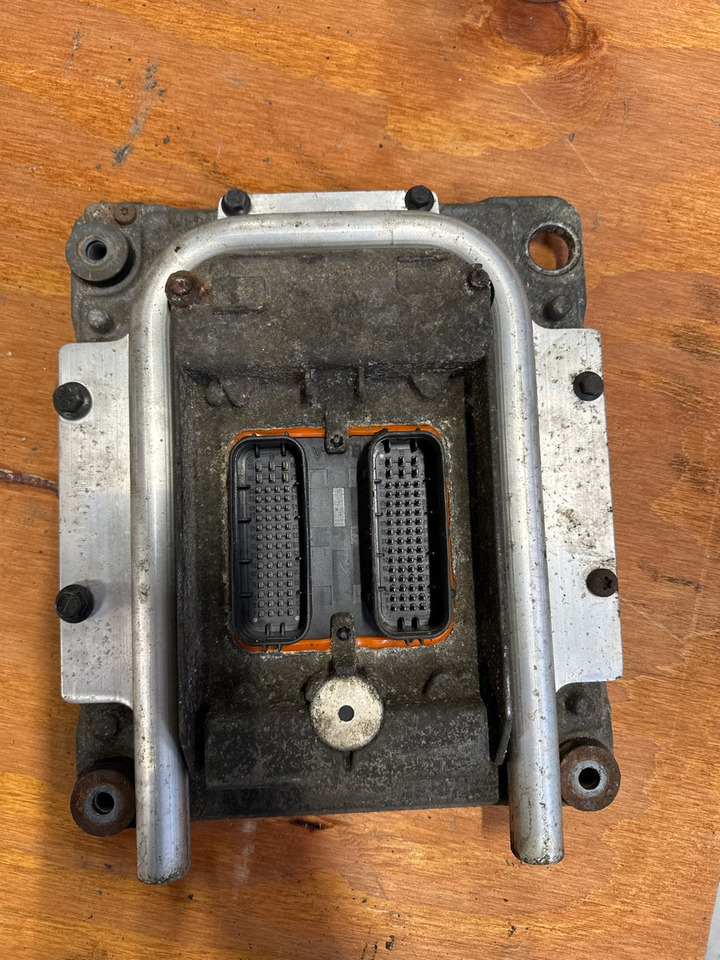 VOLVO ECU 60100007 PO3 - ECU cho Xe tải: hình 2 VOLVO ECU 60100007 PO3 - ECU cho Xe tải: hình 2