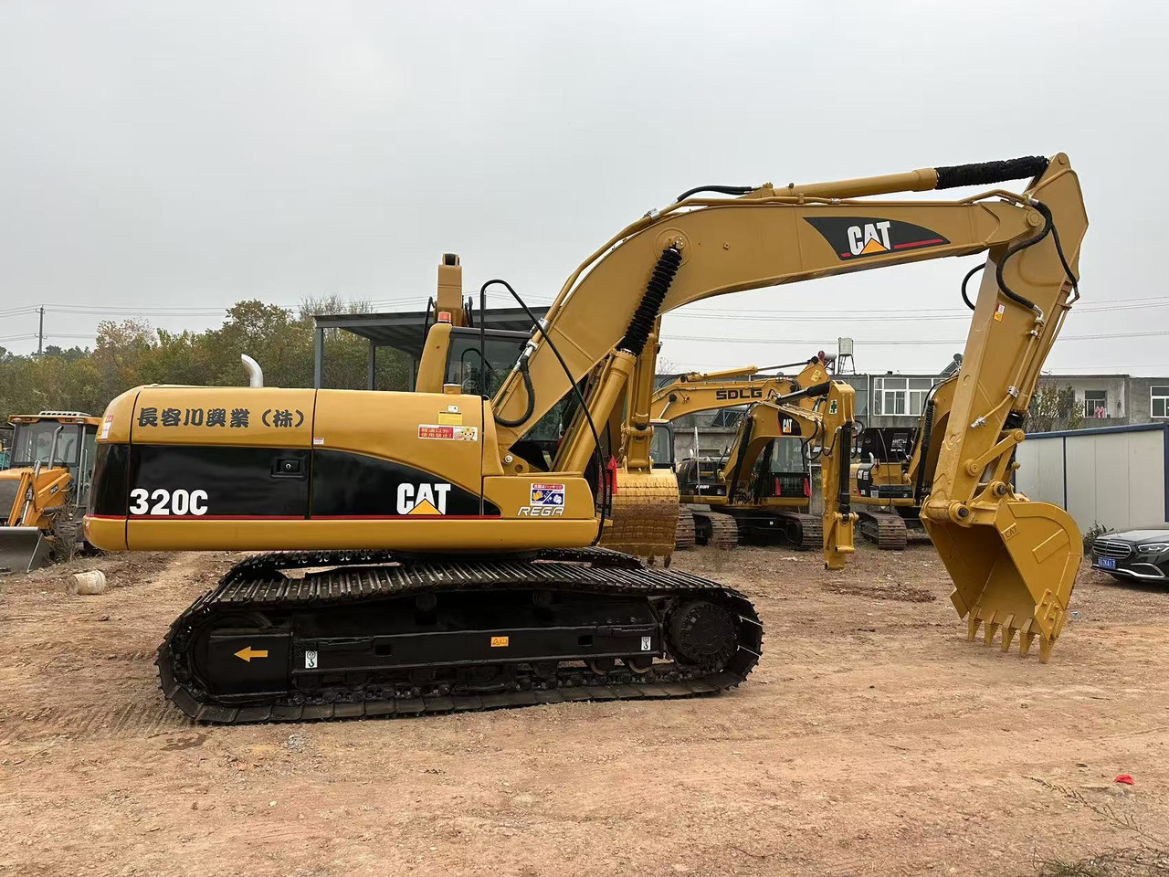 CAT 320CL - Máy xúc bánh xích: hình 2 CAT 320CL - Máy xúc bánh xích: hình 2