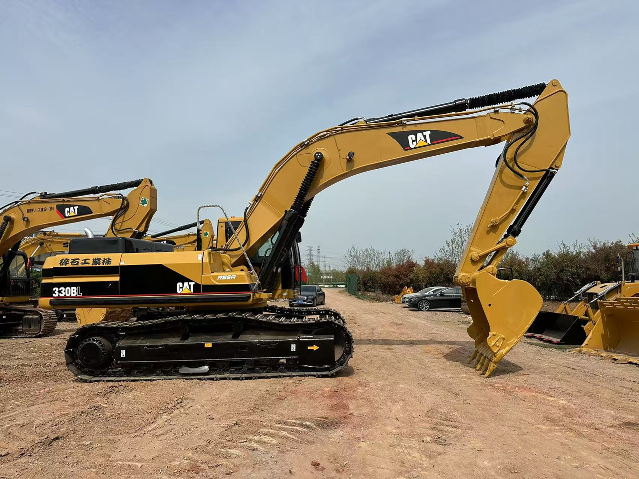 CAT 330BL - Máy xúc bánh xích: hình 1 CAT 330BL - Máy xúc bánh xích: hình 1