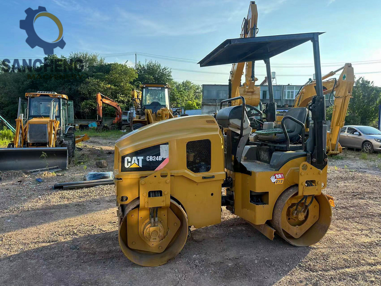 CAT CB24B - Máy lăn: hình 2 CAT CB24B - Máy lăn: hình 2