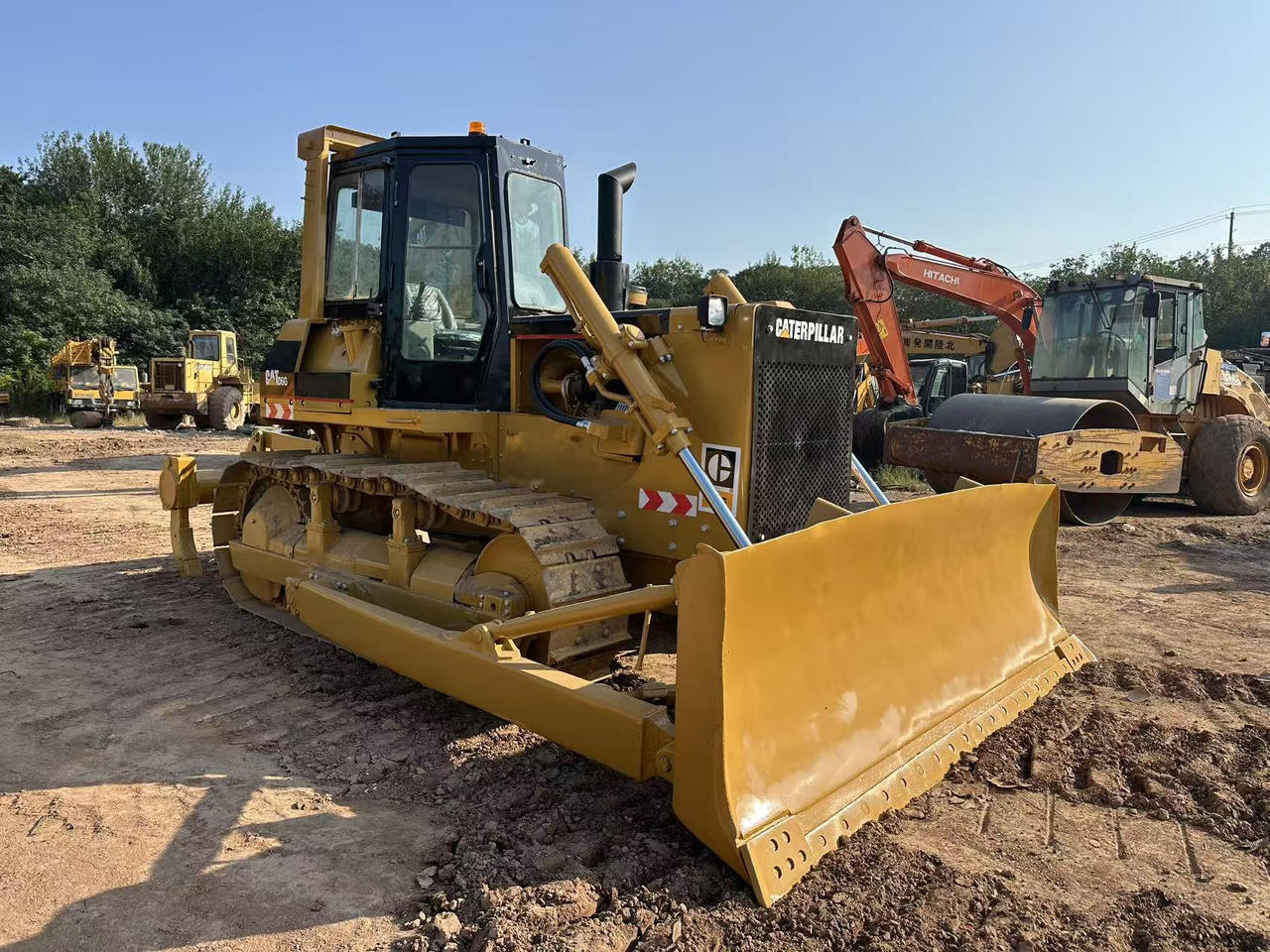 CAT D6G - Máy ủi: hình 1 CAT D6G - Máy ủi: hình 1