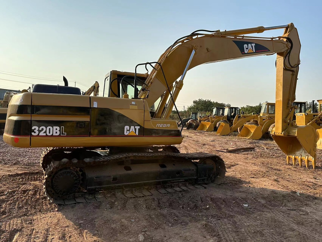 CATERPILLAR 320BL - Máy xúc bánh xích: hình 4 CATERPILLAR 320BL - Máy xúc bánh xích: hình 4