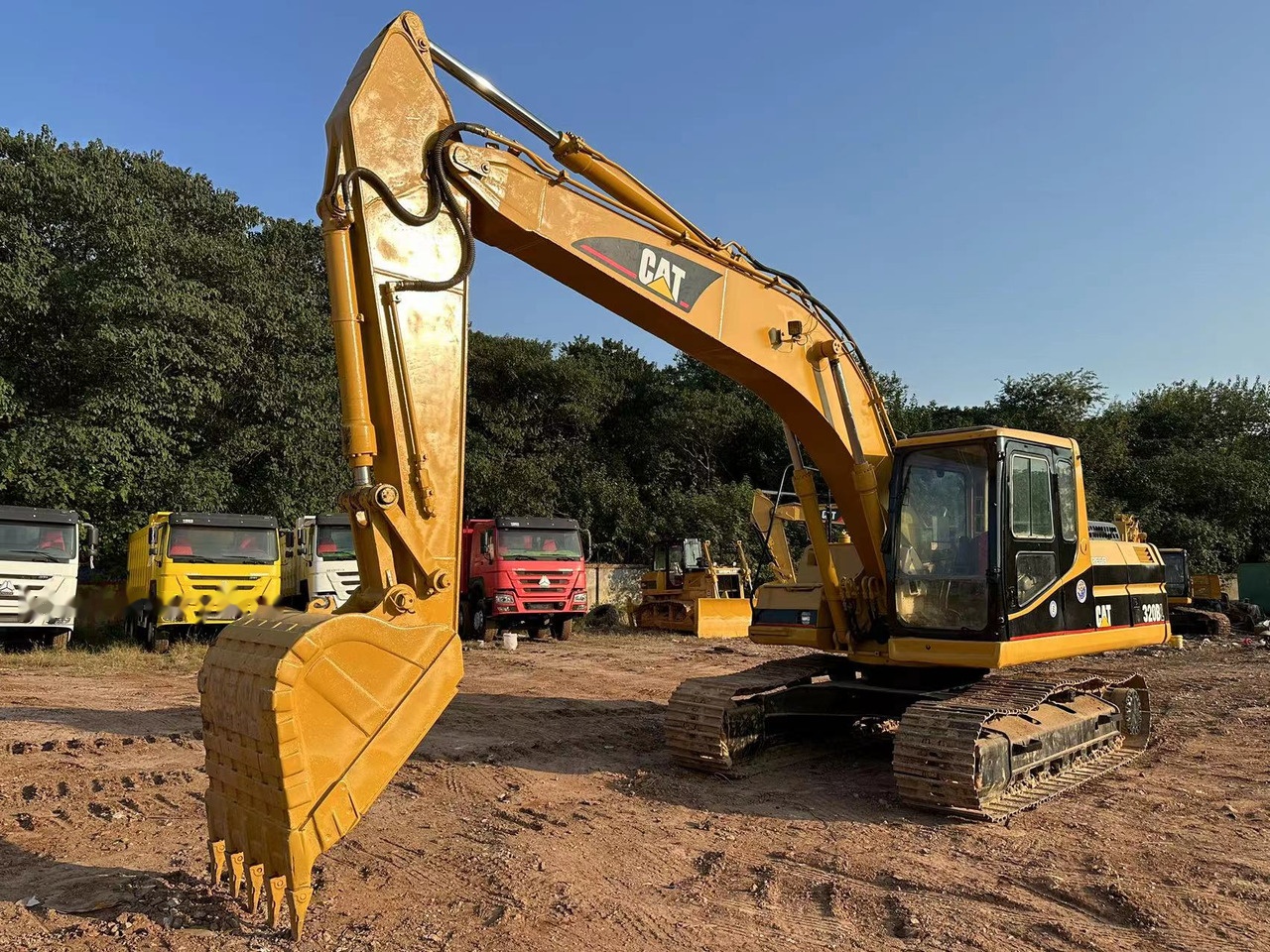 CATERPILLAR 320BL - Máy xúc bánh xích: hình 3 CATERPILLAR 320BL - Máy xúc bánh xích: hình 3