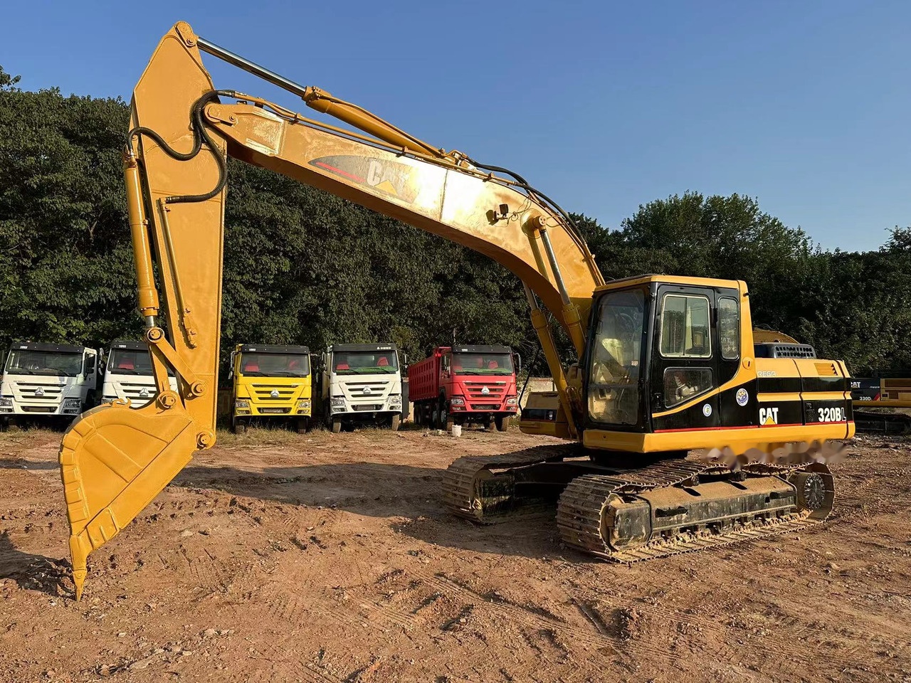 CATERPILLAR 320BL - Máy xúc bánh xích: hình 1 CATERPILLAR 320BL - Máy xúc bánh xích: hình 1