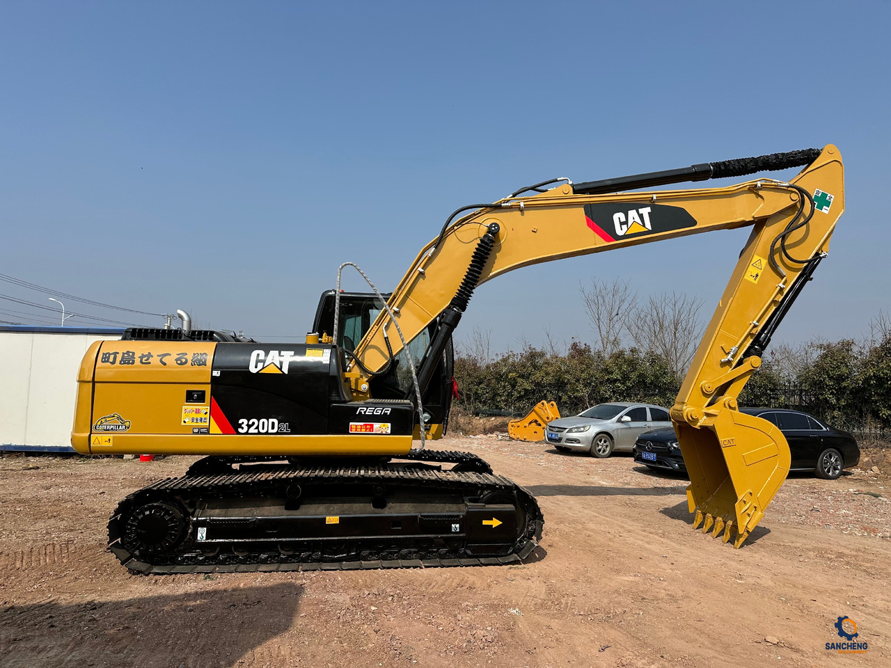 CATERPILLAR 320D2L - Máy xúc bánh xích: hình 2 CATERPILLAR 320D2L - Máy xúc bánh xích: hình 2