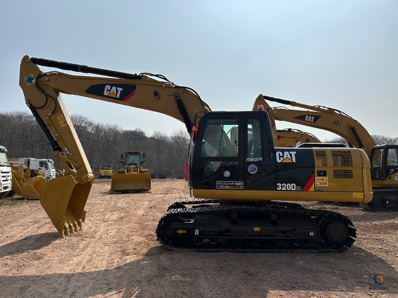 CATERPILLAR 320DL - Máy xúc bánh xích: hình 3 CATERPILLAR 320DL - Máy xúc bánh xích: hình 3