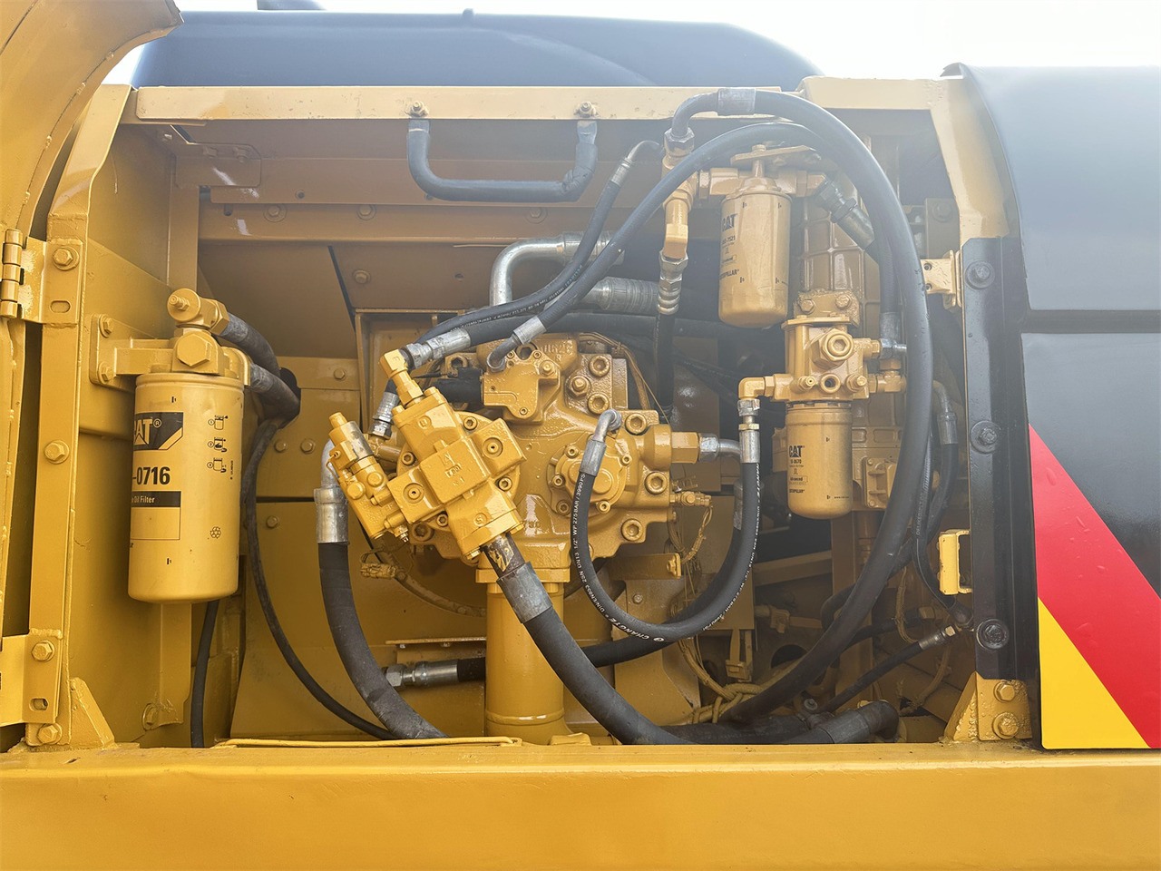 Máy xúc bánh xích CATERPILLAR 330D: hình 8