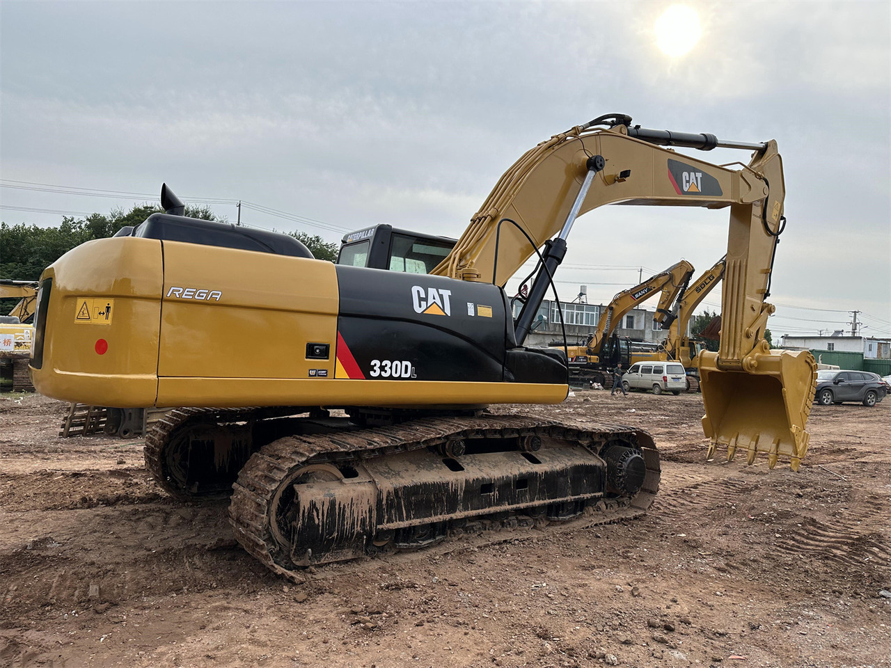 CATERPILLAR 330D - Máy xúc bánh xích: hình 1 CATERPILLAR 330D - Máy xúc bánh xích: hình 1