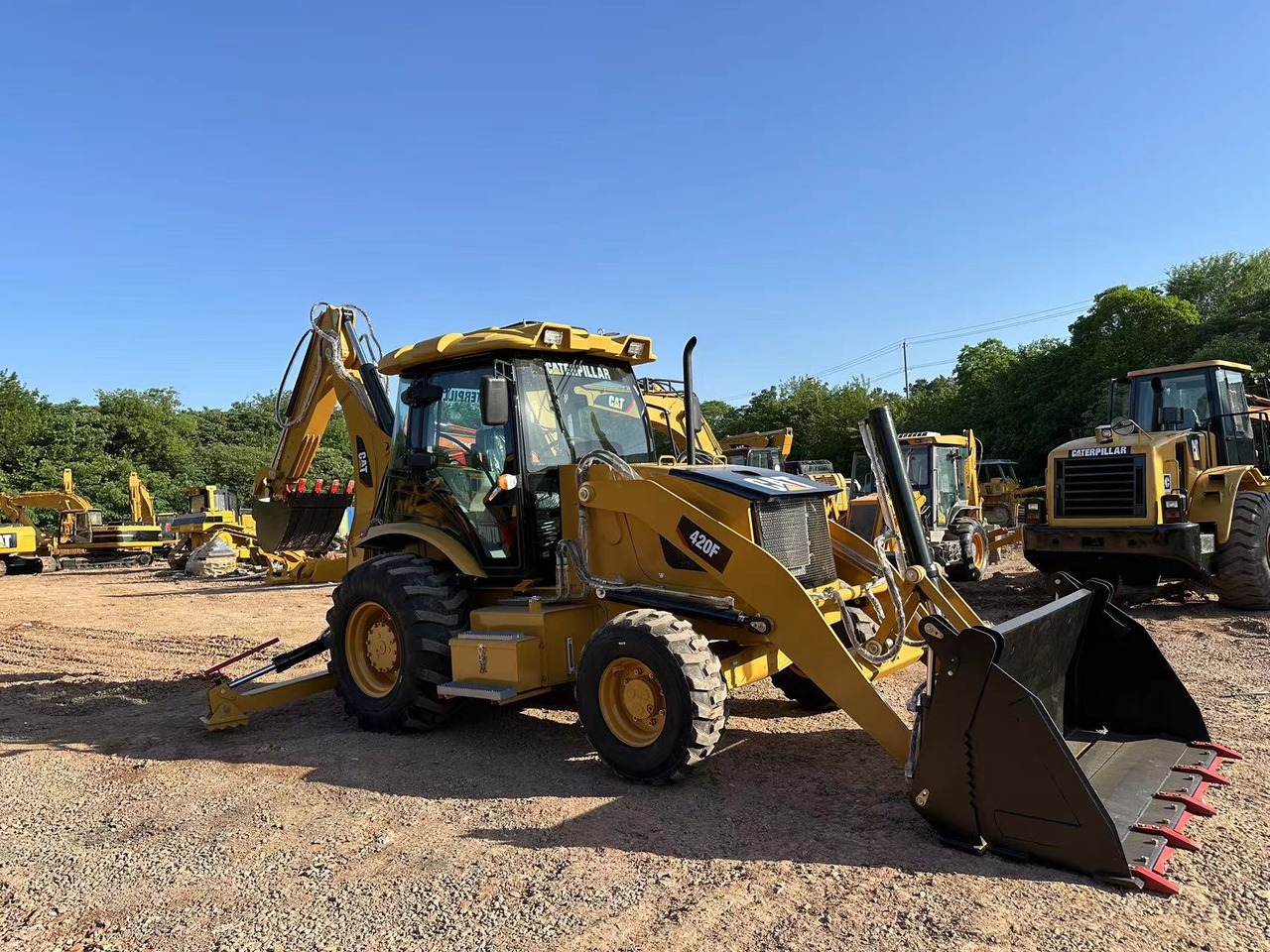 CATERPILLAR 420F2 - Máy xúc trước múc sau: hình 2 CATERPILLAR 420F2 - Máy xúc trước múc sau: hình 2