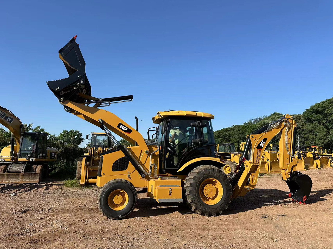 CATERPILLAR 420F2 - Máy xúc trước múc sau: hình 5 CATERPILLAR 420F2 - Máy xúc trước múc sau: hình 5