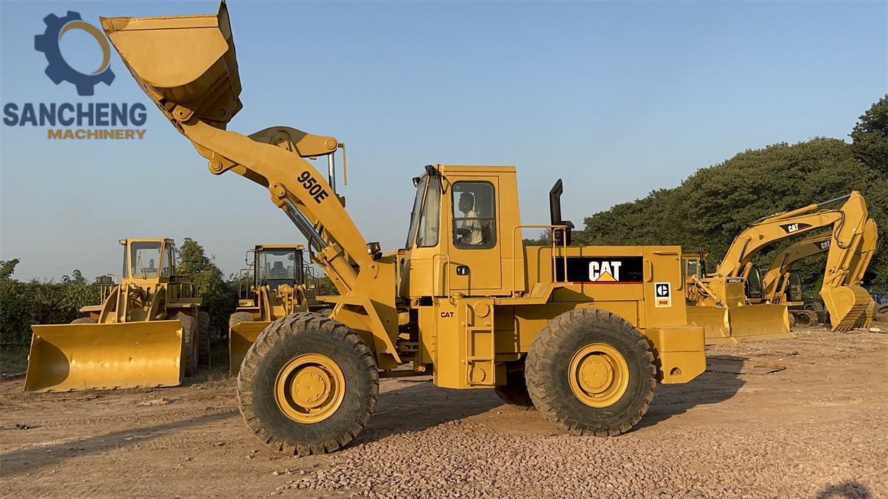 CATERPILLAR 950E - Máy xúc lật bánh lốp: hình 3 CATERPILLAR 950E - Máy xúc lật bánh lốp: hình 3