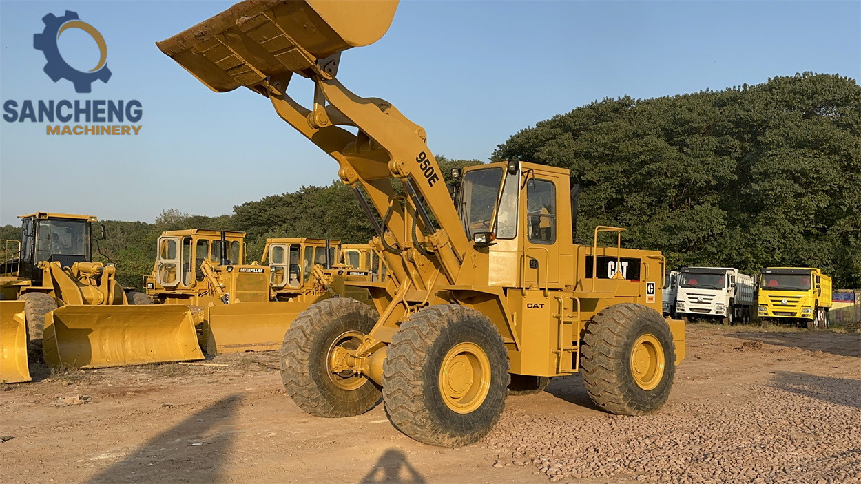 CATERPILLAR 950E - Máy xúc lật bánh lốp: hình 3 CATERPILLAR 950E - Máy xúc lật bánh lốp: hình 3