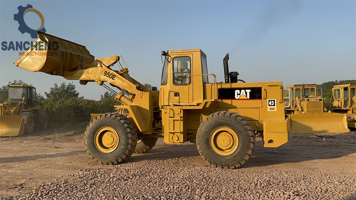 CATERPILLAR 950E - Máy xúc lật bánh lốp: hình 4 CATERPILLAR 950E - Máy xúc lật bánh lốp: hình 4