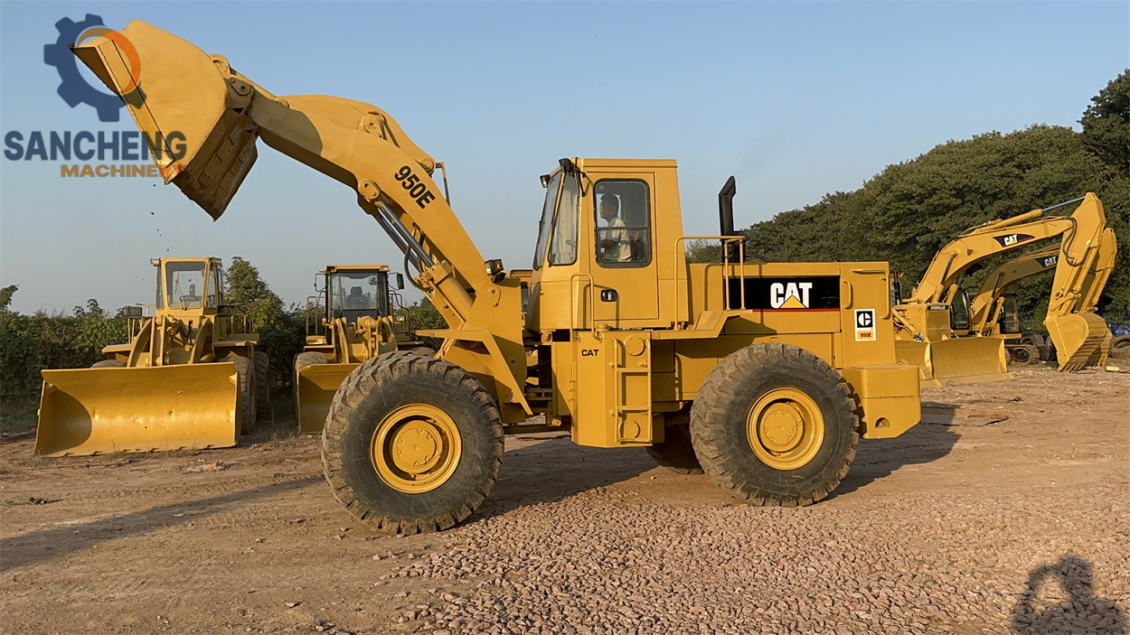 CATERPILLAR 950E - Máy xúc lật bánh lốp: hình 2 CATERPILLAR 950E - Máy xúc lật bánh lốp: hình 2