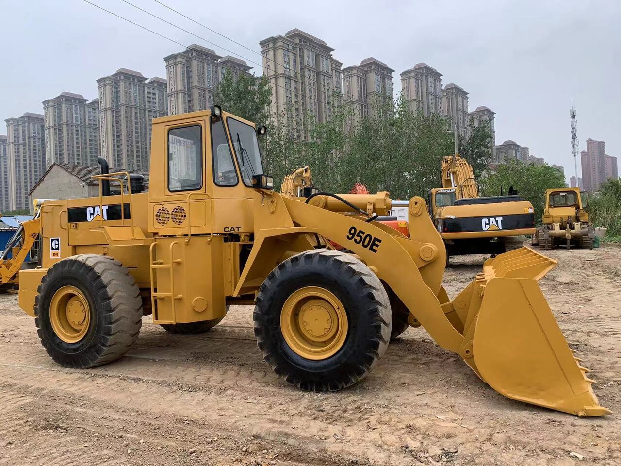 CATERPILLAR 950E - Máy xúc lật bánh lốp: hình 1 CATERPILLAR 950E - Máy xúc lật bánh lốp: hình 1