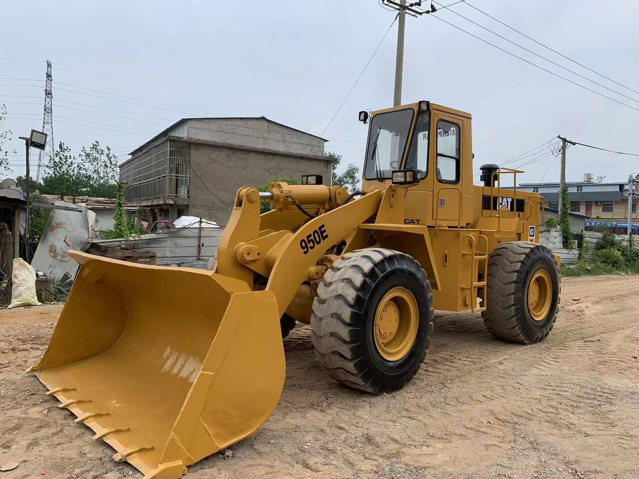 CATERPILLAR 950E - Máy xúc lật bánh lốp: hình 1 CATERPILLAR 950E - Máy xúc lật bánh lốp: hình 1