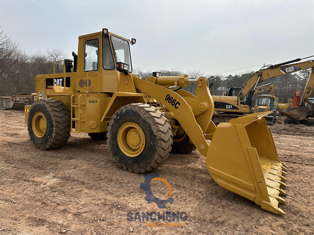 CATERPILLAR 966C - Máy xúc lật bánh lốp: hình 3 CATERPILLAR 966C - Máy xúc lật bánh lốp: hình 3