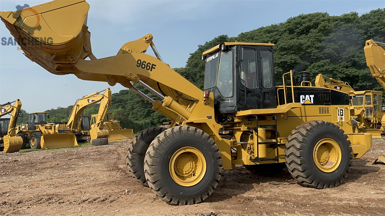CATERPILLAR 966F - Máy xúc lật bánh lốp: hình 2 CATERPILLAR 966F - Máy xúc lật bánh lốp: hình 2